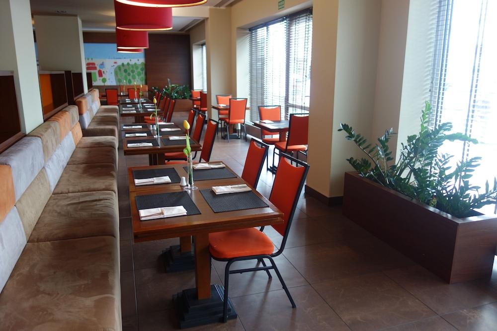 Desilva Katowice Airport Hotel 3*