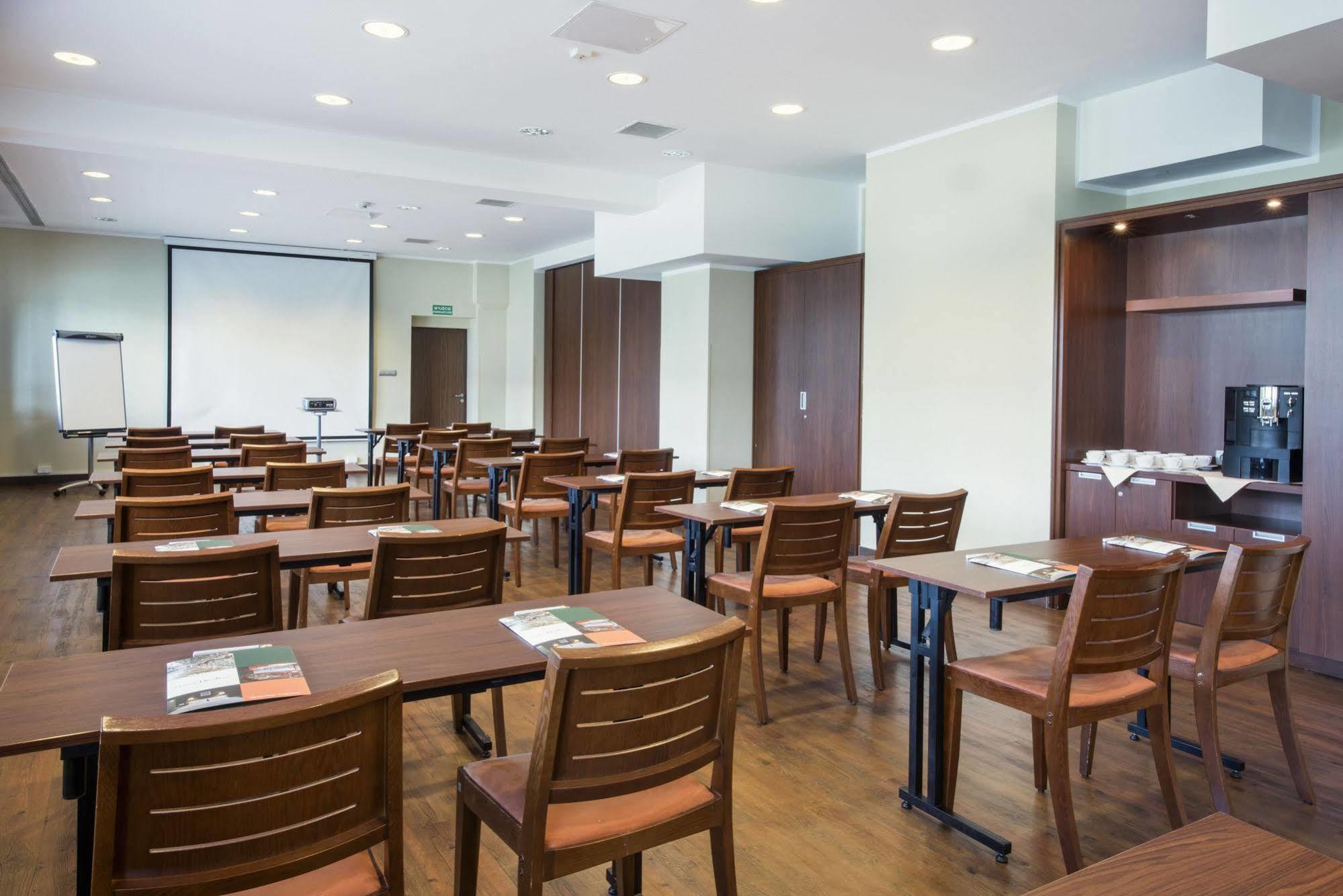 Desilva Katowice Airport Hotel 3*